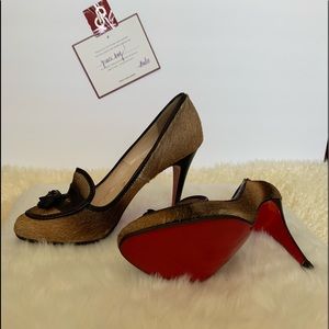 Gorgeous and rare calfskin red bottoms heels
